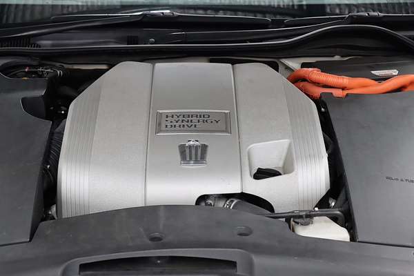 2010 Toyota Crown Hybrid