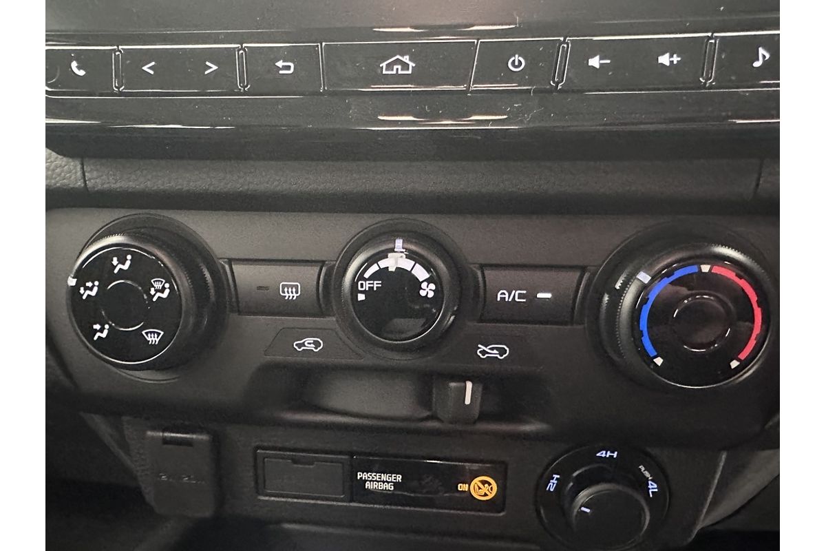 Mazda BT-50 F 6AUTO 3.0L DUAL CAB PICKUP XT 4X4