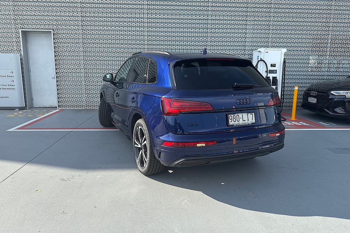 2024 Audi Q5 35 TDI Dynamic Black FY