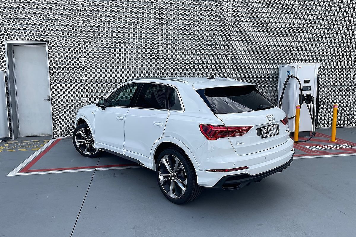 2024 Audi Q3 40 TFSI S Line F3