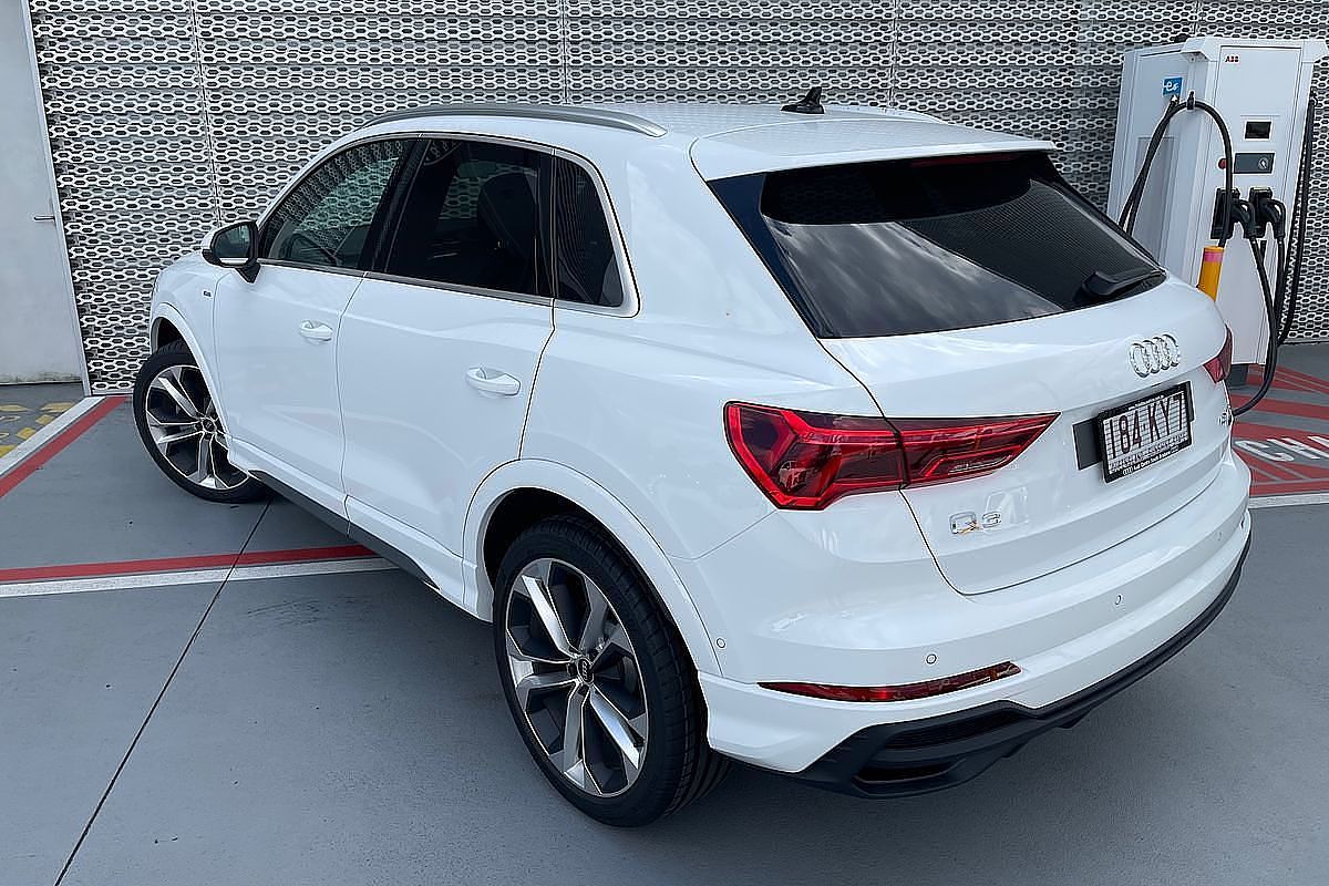 2024 Audi Q3 40 TFSI S Line F3