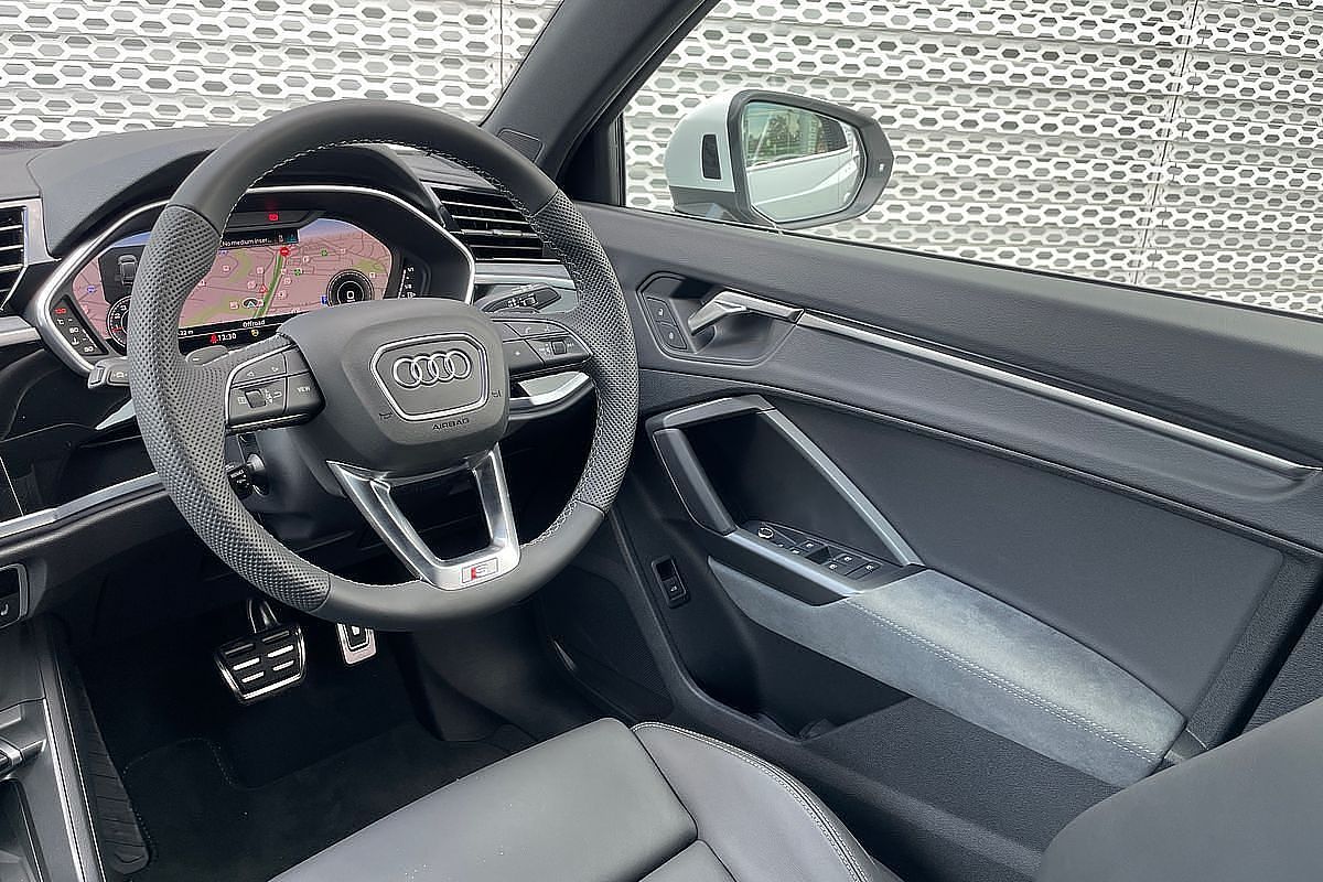 2024 Audi Q3 40 TFSI S Line F3