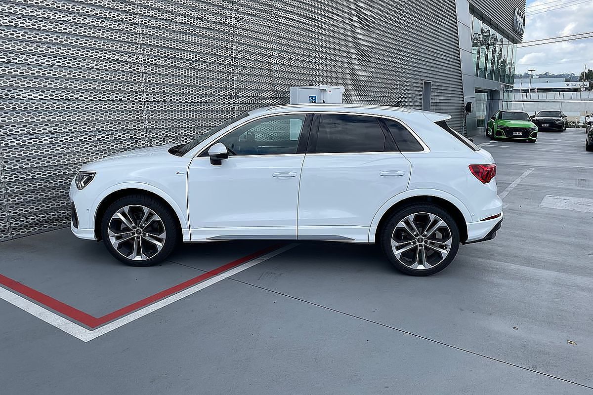2024 Audi Q3 40 TFSI S Line F3