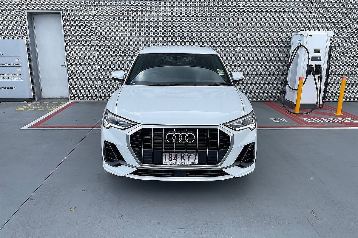 2024 Audi Q3 40 TFSI S Line F3