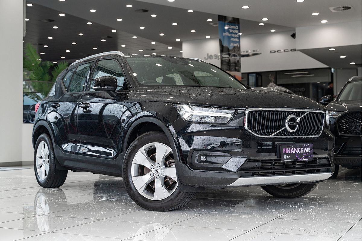 2022 Volvo XC40 T4 Momentum