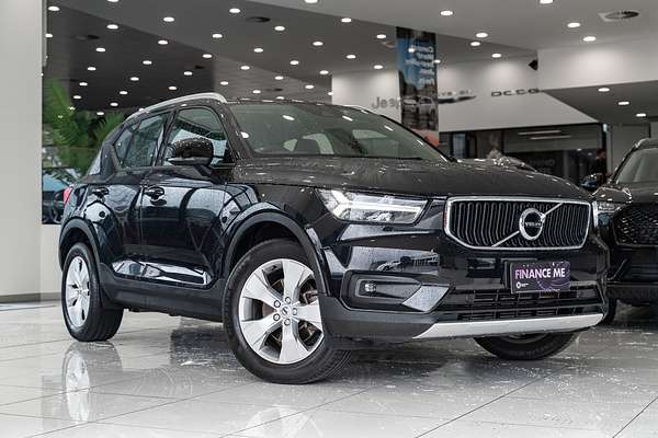 2022 Volvo XC40 T4 Momentum