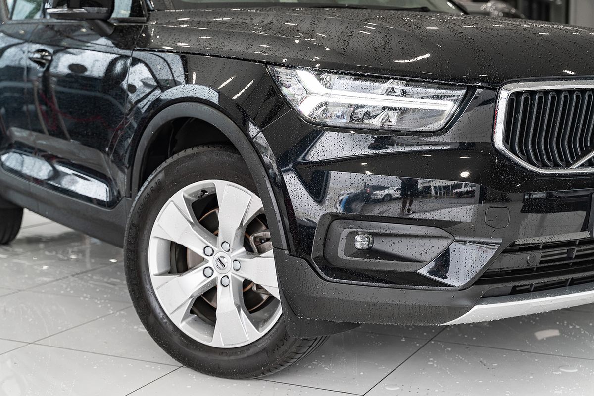 2022 Volvo XC40 T4 Momentum