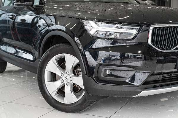 2022 Volvo XC40 T4 Momentum