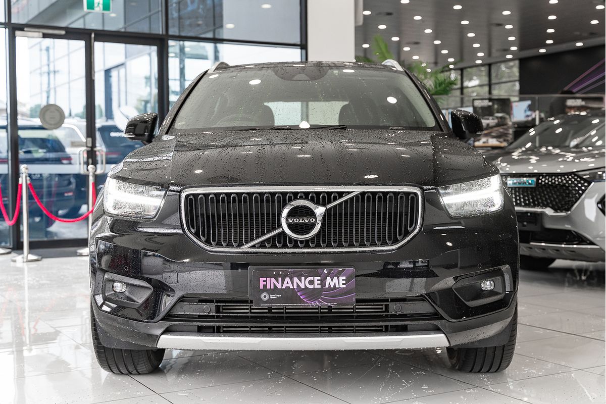 2022 Volvo XC40 T4 Momentum