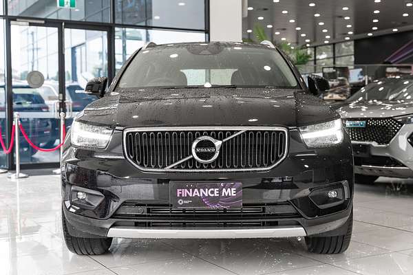 2022 Volvo XC40 T4 Momentum