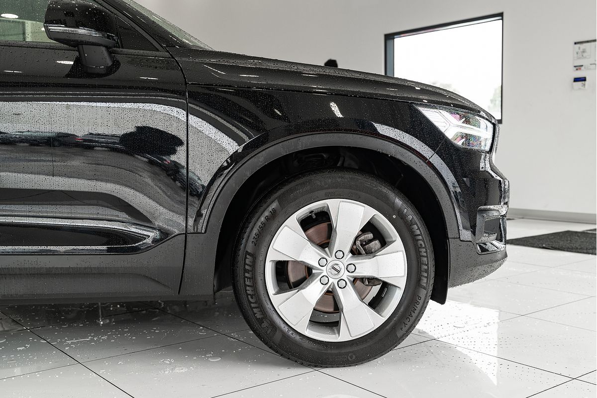 2022 Volvo XC40 T4 Momentum