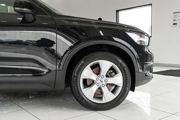 2022 Volvo XC40 T4 Momentum