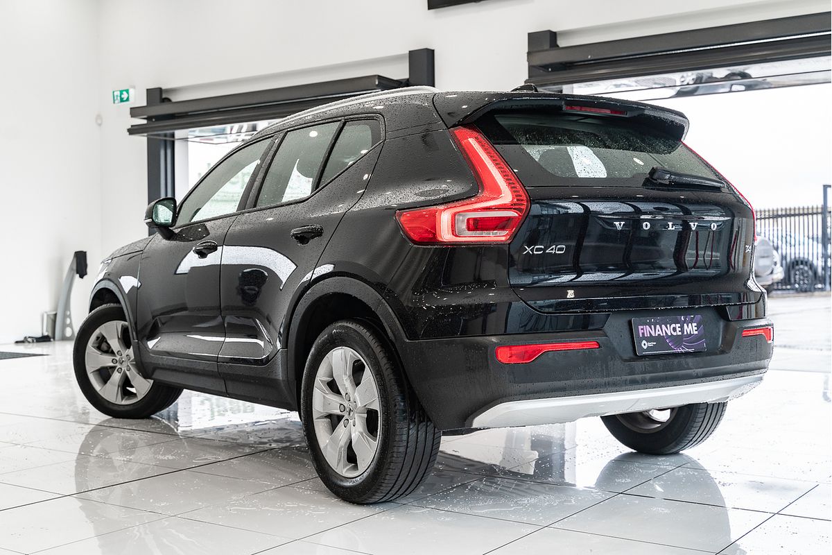 2022 Volvo XC40 T4 Momentum