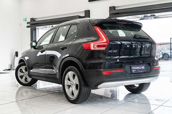 2022 Volvo XC40 T4 Momentum