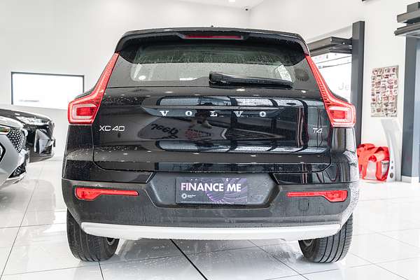2022 Volvo XC40 T4 Momentum