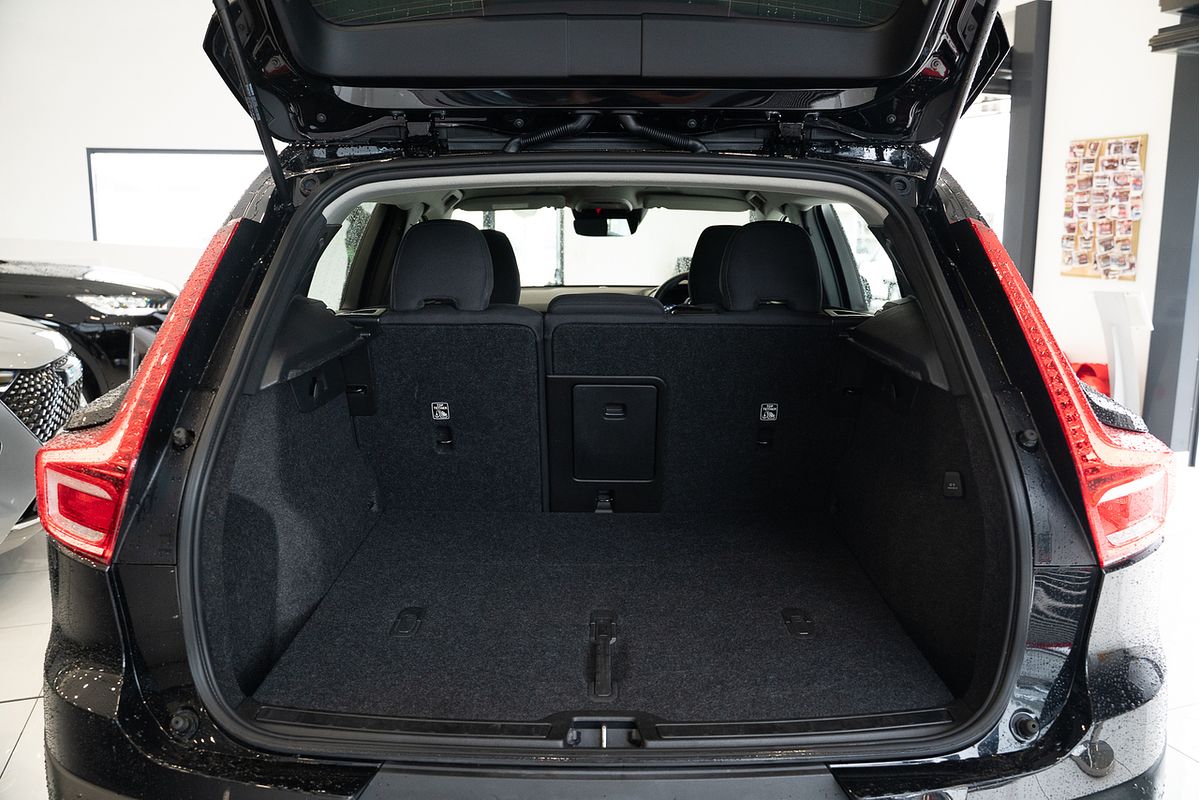 2022 Volvo XC40 T4 Momentum