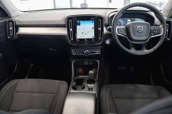2022 Volvo XC40 T4 Momentum