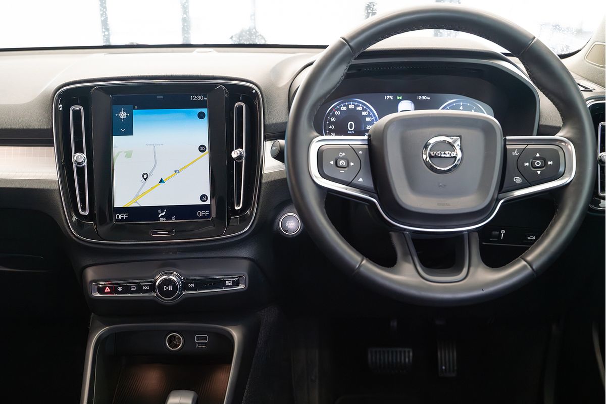 2022 Volvo XC40 T4 Momentum