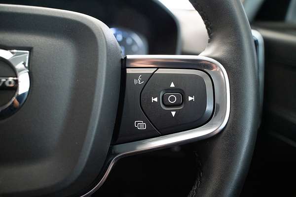 2022 Volvo XC40 T4 Momentum