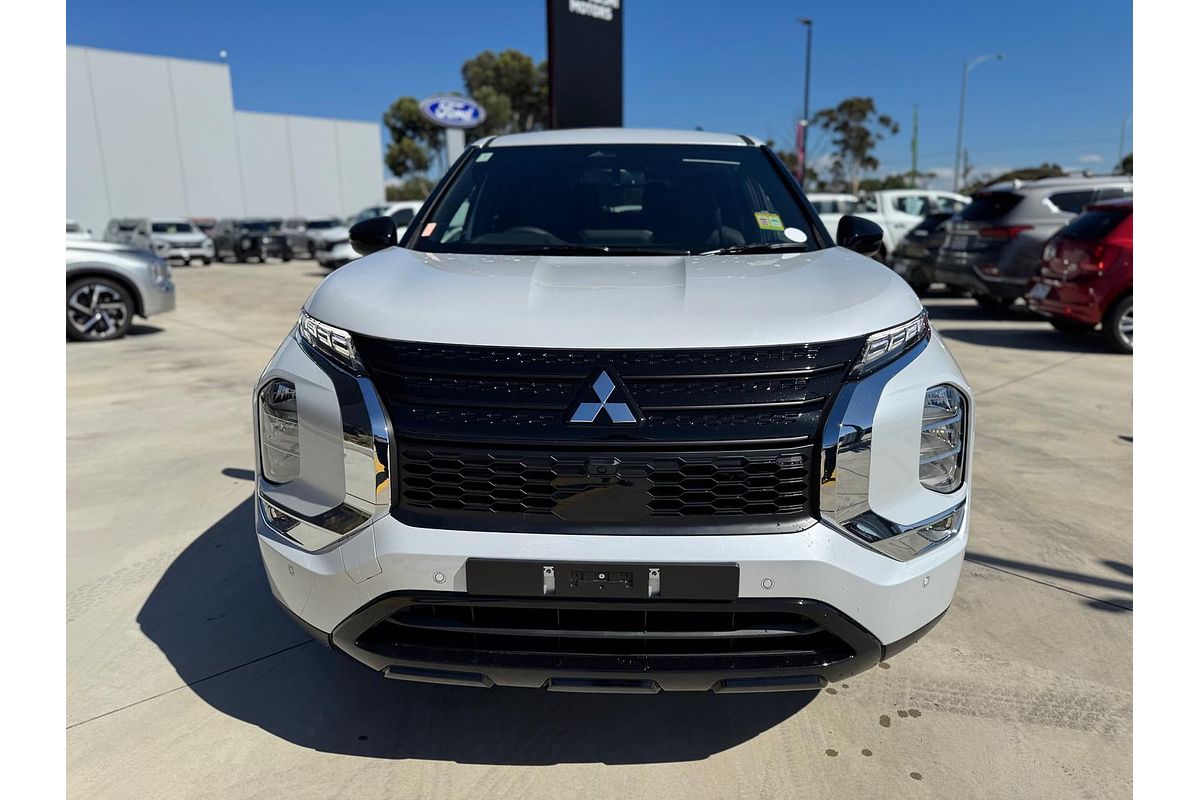 2024 Mitsubishi Outlander Black Edition ZM