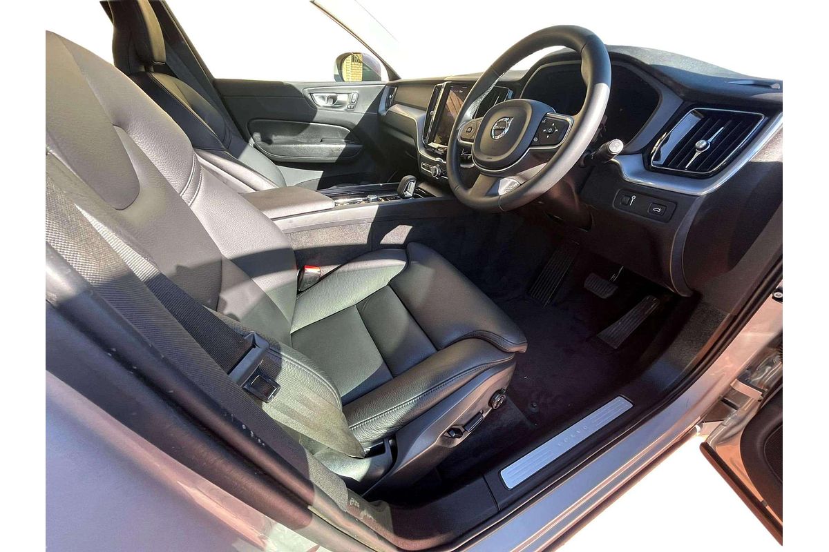 2022 Volvo XC60 B5 Momentum