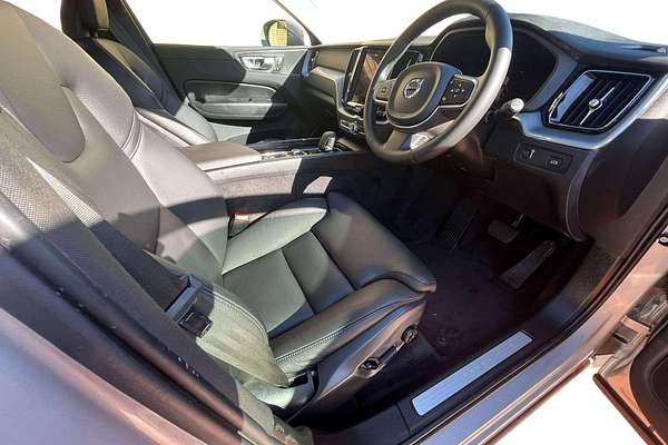 2022 Volvo XC60 B5 Momentum