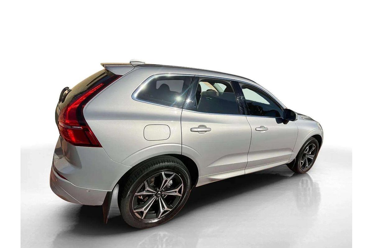 2022 Volvo XC60 B5 Momentum