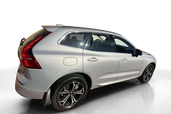 2022 Volvo XC60 B5 Momentum