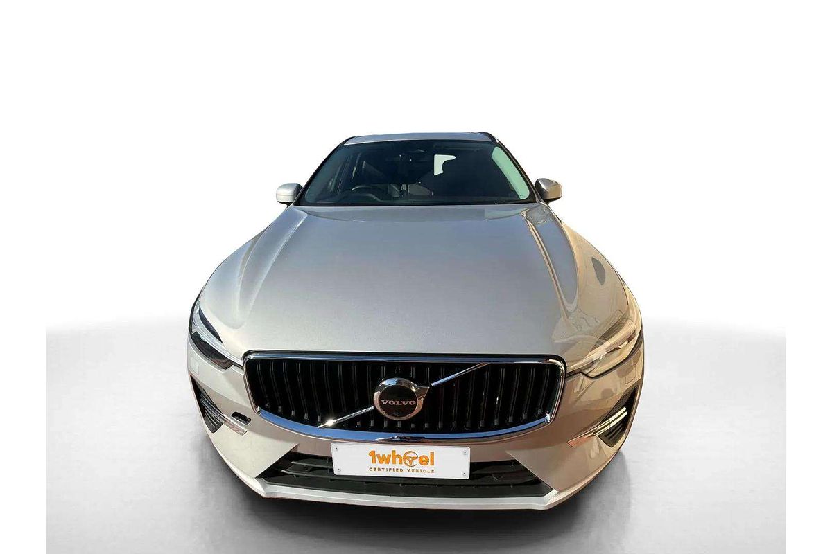 2022 Volvo XC60 B5 Momentum