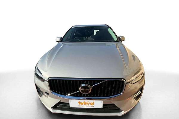 2022 Volvo XC60 B5 Momentum