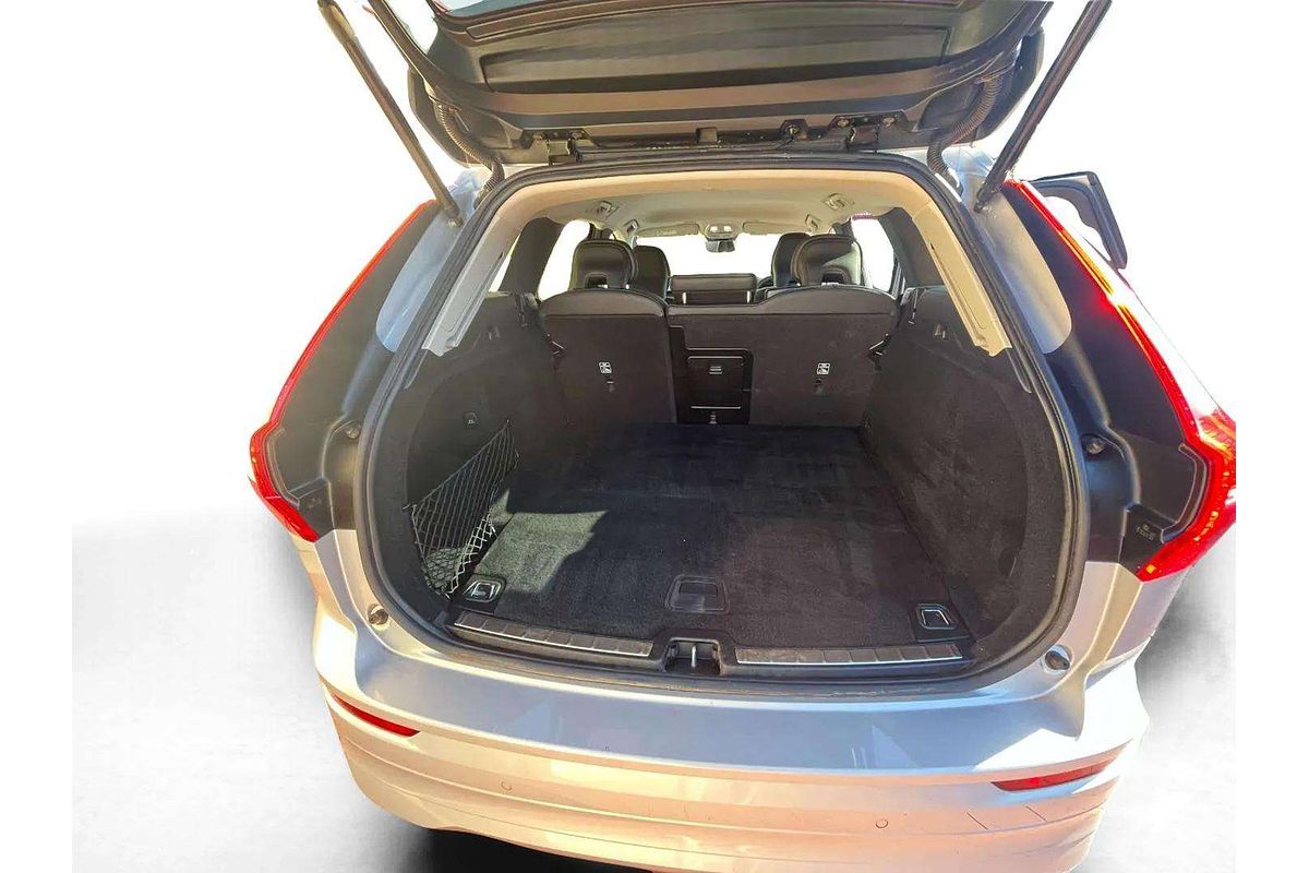 2022 Volvo XC60 B5 Momentum