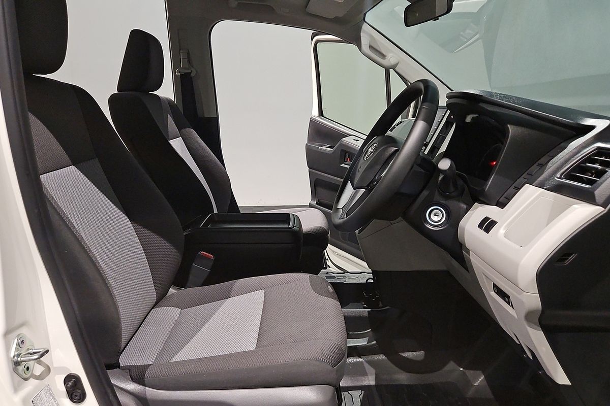 2023 Toyota Hiace Commuter GDH322R