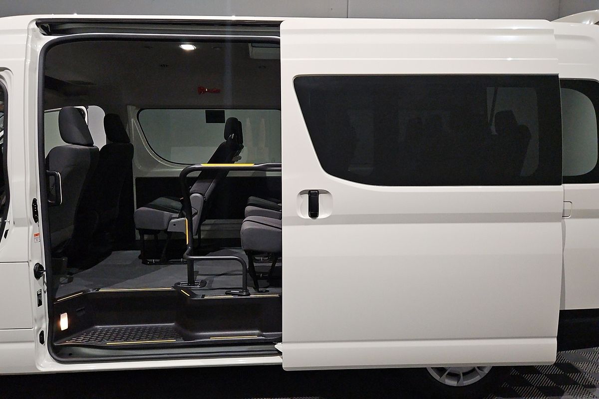 2023 Toyota Hiace Commuter GDH322R