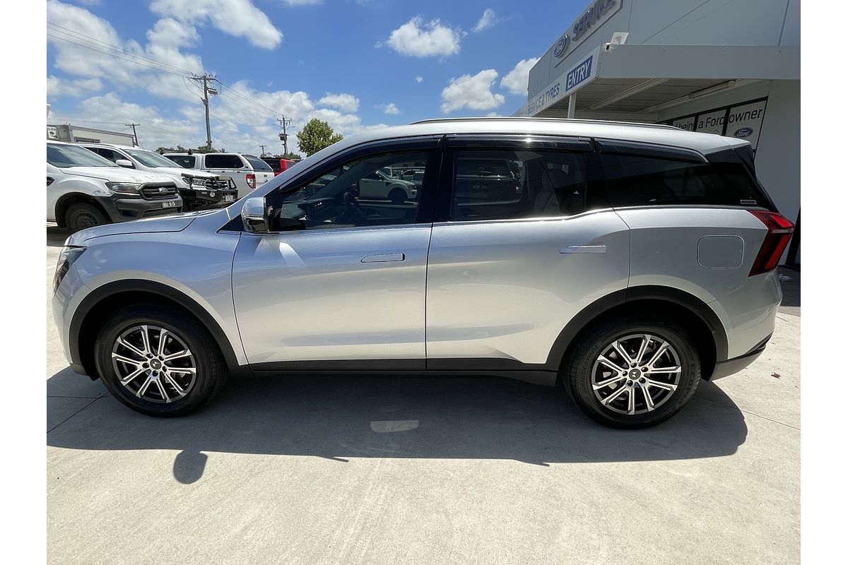 2023 Mahindra XUV700 AX7L