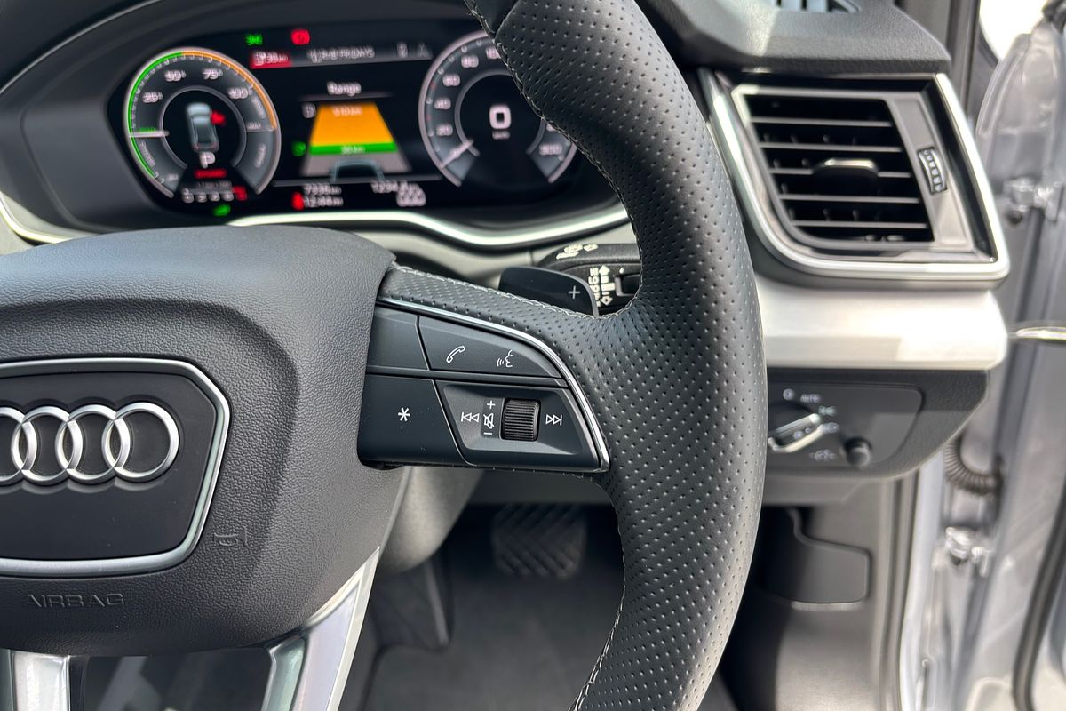 2023 Audi Q5 55 TFSI e S Line FY