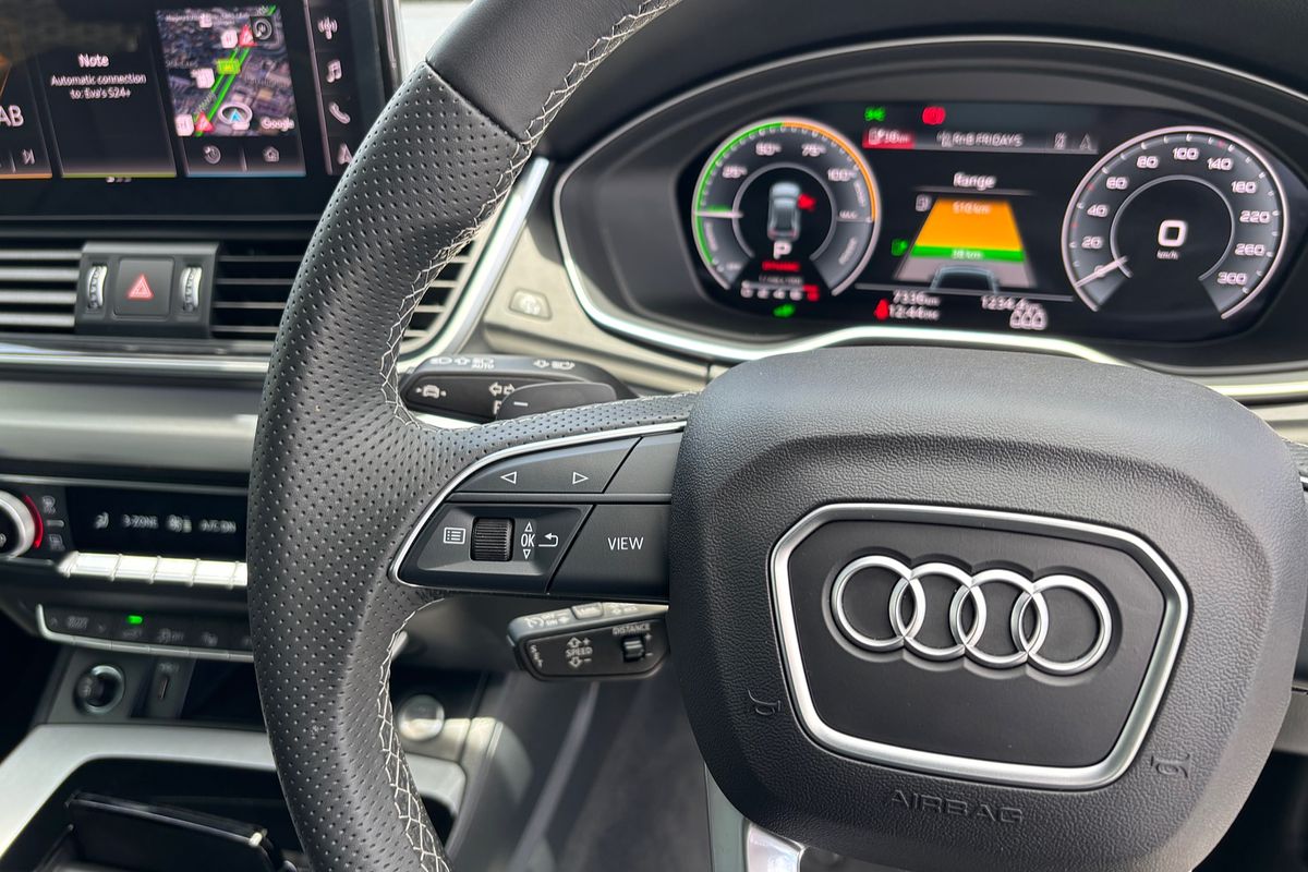 2023 Audi Q5 55 TFSI e S Line FY