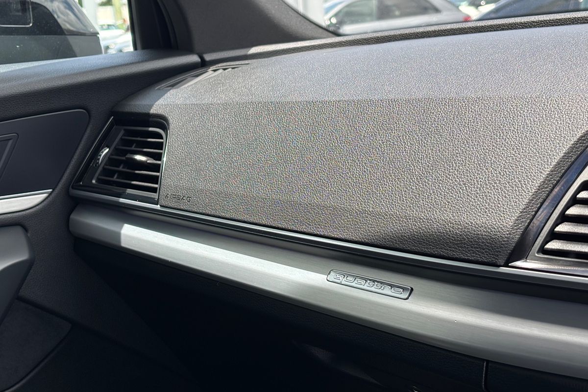 2023 Audi Q5 55 TFSI e S Line FY