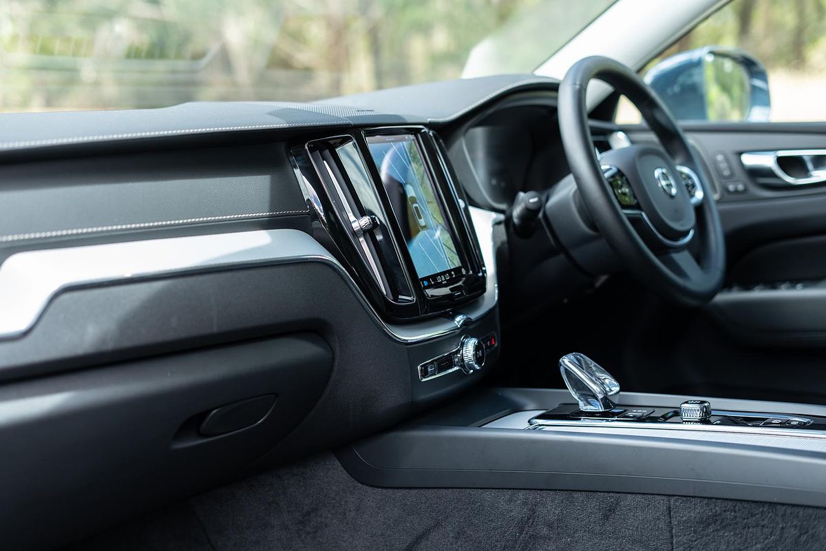 2023 Volvo XC60 Ultimate B5 Bright