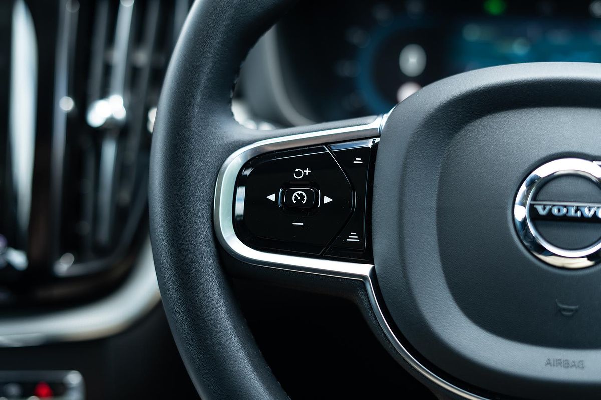 2023 Volvo XC60 Ultimate B5 Bright