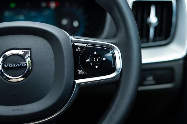 2023 Volvo XC60 Ultimate B5 Bright