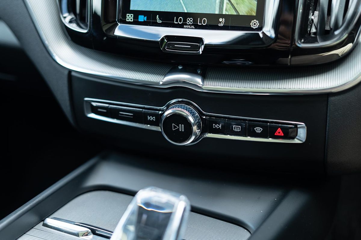 2023 Volvo XC60 Ultimate B5 Bright