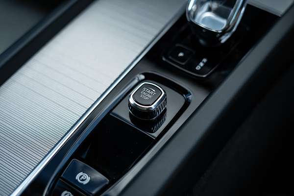 2023 Volvo XC60 Ultimate B5 Bright