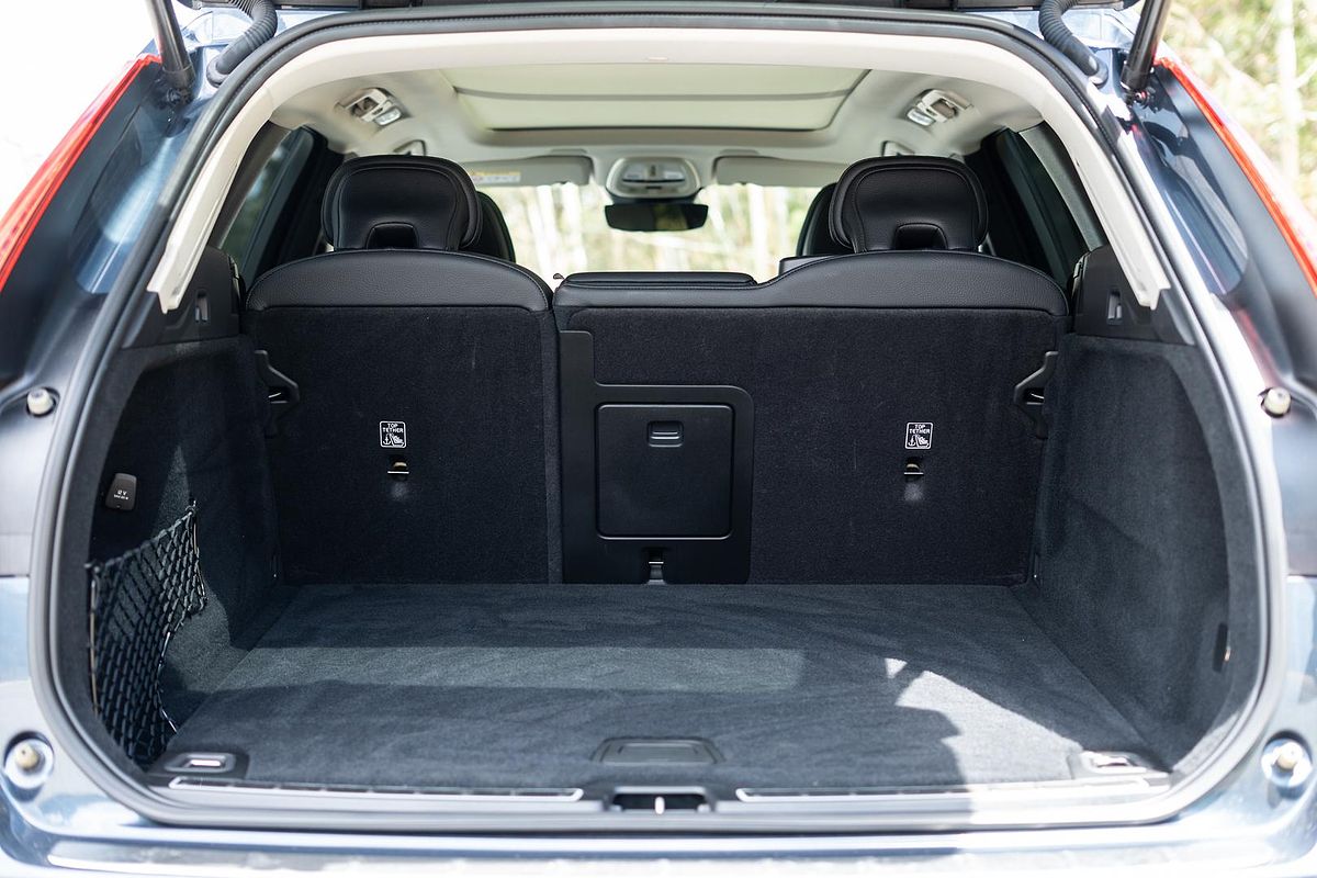 2023 Volvo XC60 Ultimate B5 Bright