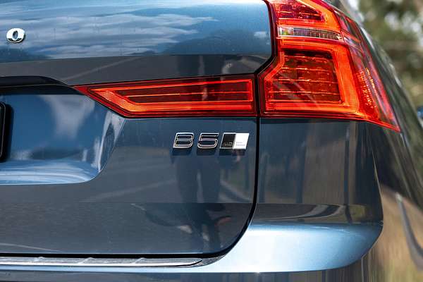 2023 Volvo XC60 Ultimate B5 Bright