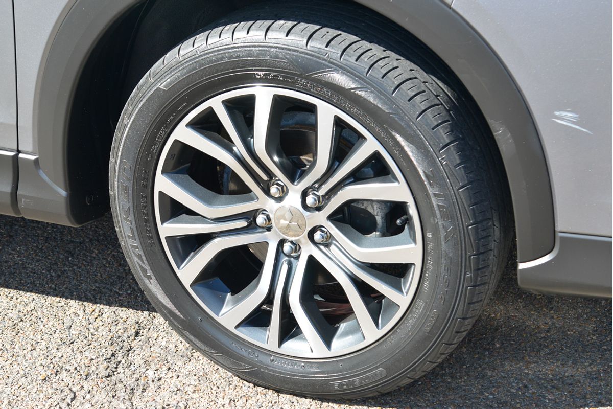 2023 Mitsubishi Eclipse Cross LS YB