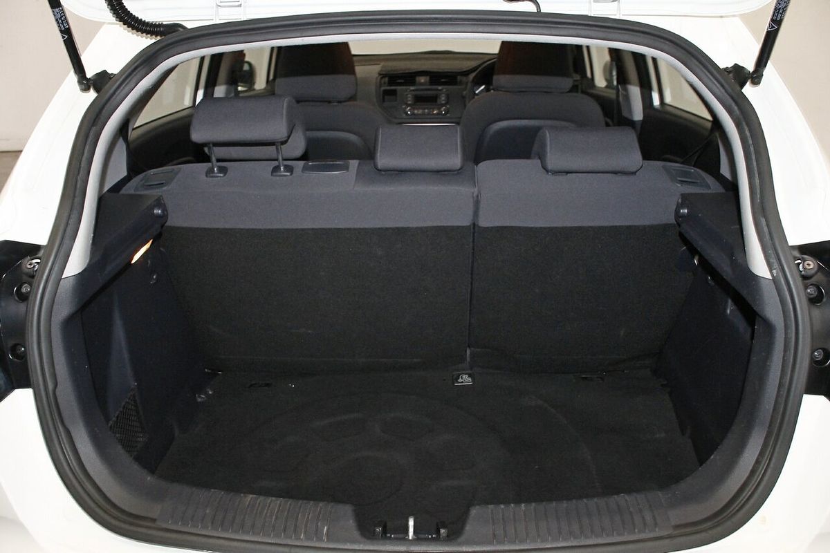 2013 Kia Rio S UB