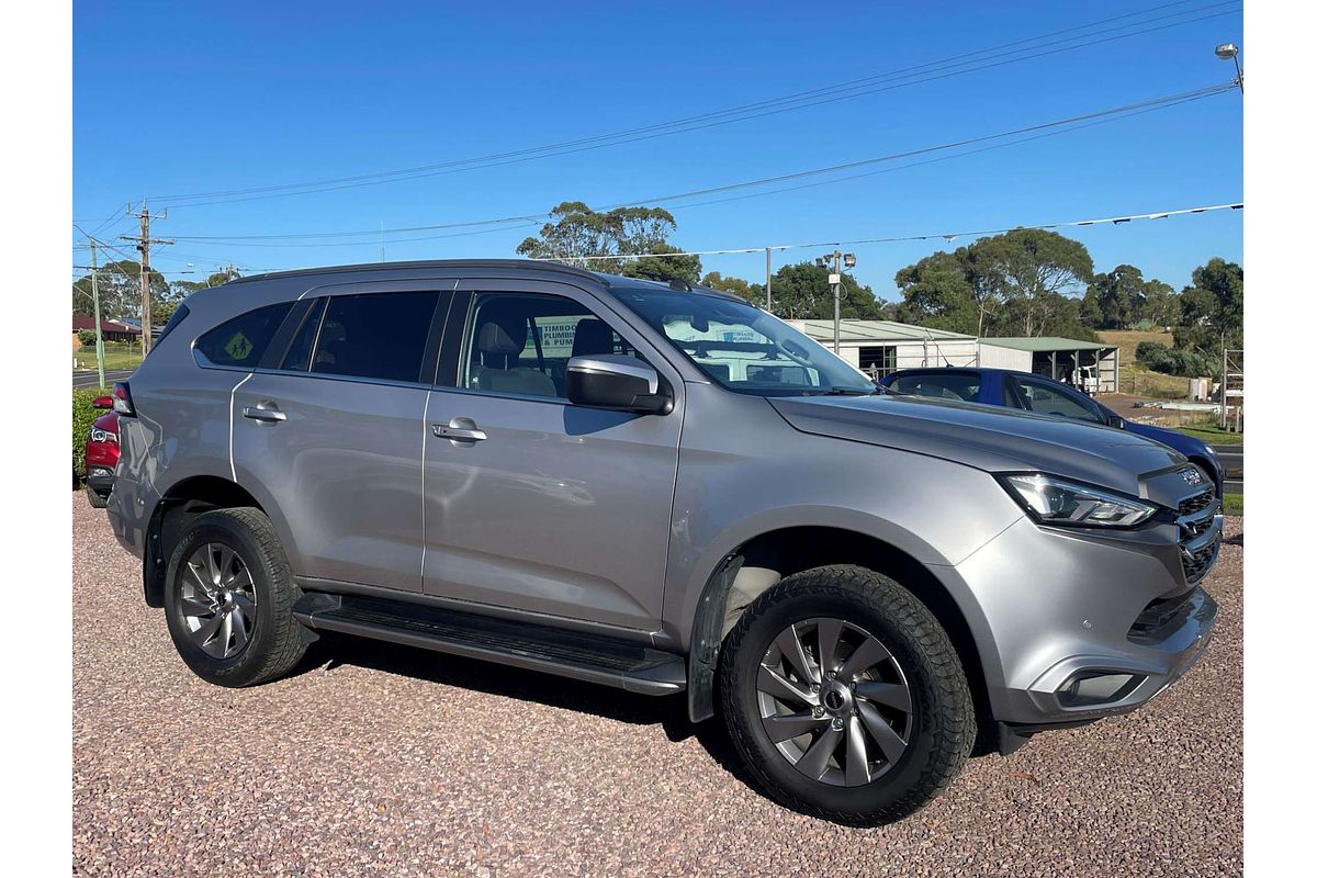 2022 Isuzu MU-X LS-U