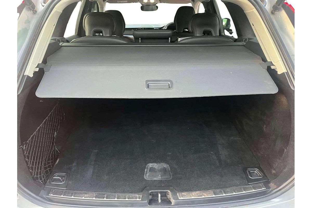 2022 Volvo XC60 B5 Momentum