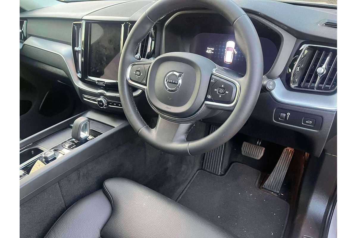 2022 Volvo XC60 B5 Momentum