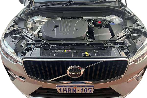 2022 Volvo XC60 B5 Momentum